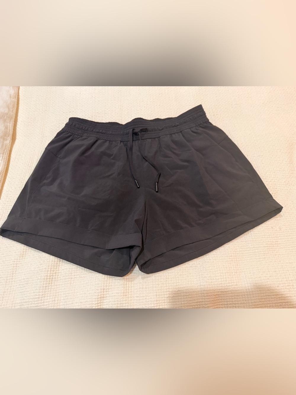 lululemon black Shorts with cuff, size 10